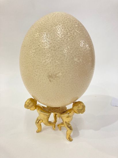 null Ostrich egg (Struthio camelus) from breeding, on a base decorated with 3 pu...