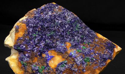 null A pair from the French Riviera composed of a large azurite from Cap Garonne...