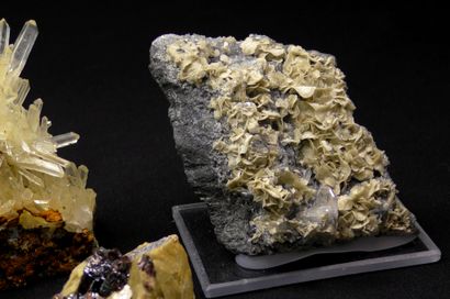 null Isère mineral set: 1 hedgehog quartz from Rivoirands, 2 well-crystallized siderites...