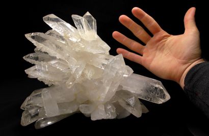 null Very large sheaf of quartz from Corintho in Brazil, this group of excellent...