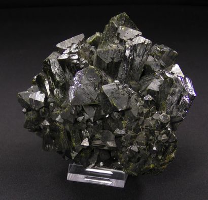 null Sea urchin epidote of large crystals from the Coayllo quarry, Peru. 
The specimen...