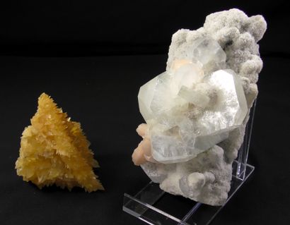 null Calcite de Chine et apophyllite d’Inde en grands cristaux aplatis (17 x 13 ...