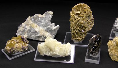 null Set of minerals from the coal mines of La Mure d'Isère. 
Four quartz with siderite,...