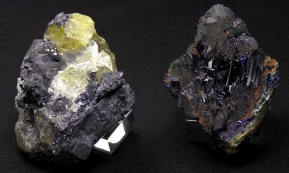 null Moroccan duet composed of a famous yellow anglesite of Touissit (crystals of...