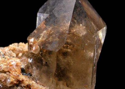 null 2 quartz of Brazil. One white of Corintho of 16,5 x 8 cm and one smoked with...