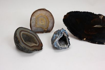 null Set of 4 minerals including agate and quartz geodes sliced.