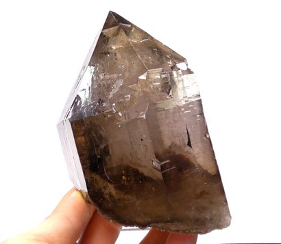 Très beau monocristal de quartz fumé du Mont-Blanc,...