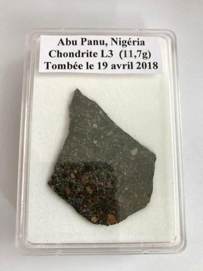 null Abu Panu
Chondrite L3 tombée au Nigéria le 19 avril 2018. 
Plaque polie : 5...