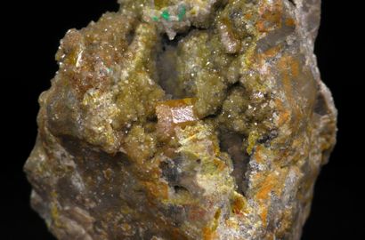 null Orange wulfenite and intense green dioptase : a spectacular association ! 9...