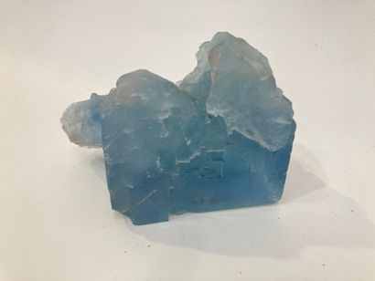 null Big crystal of fluorite of Beix, of an intense blue