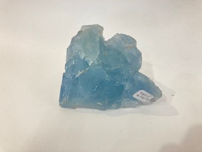 null Big crystal of fluorite of Beix, of an intense blue