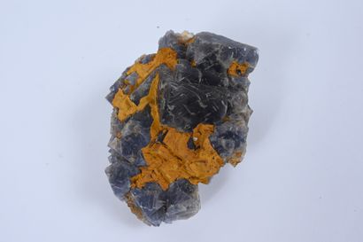 null Blue fluorite with limonite 
Chavaniac (France)