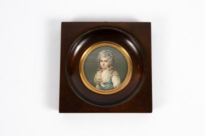 null École FRANÇAISE, fin XVIIIè, début XIXè siècle
Portrait d'une élégante en buste
Miniature,...