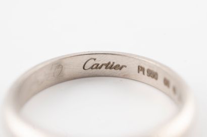 null CARTIER, Paris
Wedding band in 18k white gold. 
Signed and numbered. 
Weight:...
