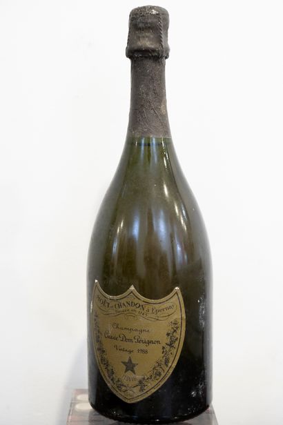 null Bottle of Dom Pérignon 1988 champagne, Moët et Chandon.