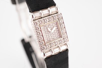 null CHANEL, Circa 1993
Ladies' watch in 18k white gold. Case, bezel, crown and dial...