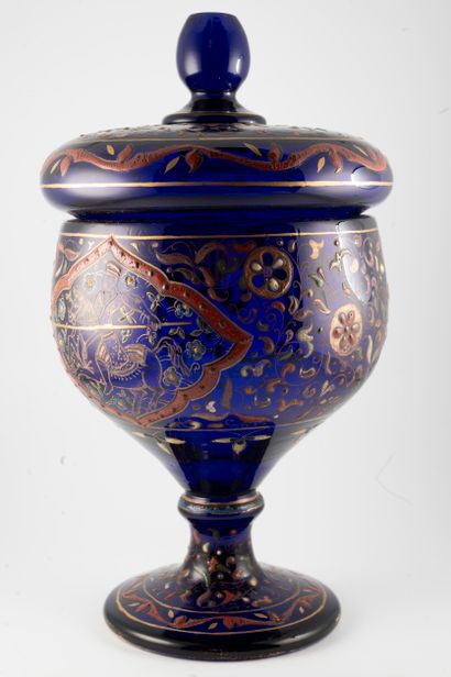 null Émile GALLÉ (1846-1904) 
Midnight-blue glass drageoir on pedestal with enameled...