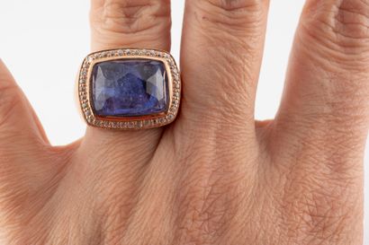 null Large vermeil ring set with a facetted Tanzanite weighing approx. 10cts in a...
