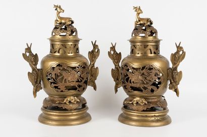 null JAPAN, MEIJI period (1868-1945)
A pair of ormolu incense burners of ovoid form,...