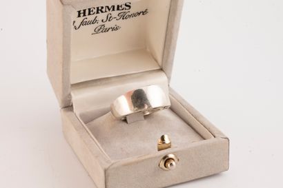 null HERMES Paris
Ring in 925° sterling silver, letter "H" engraved on the edge....
