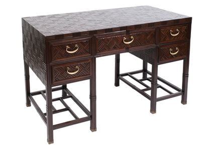 null Straight desk in wood carved in the Anglo-Chinese style. Opens to 5 drawers...