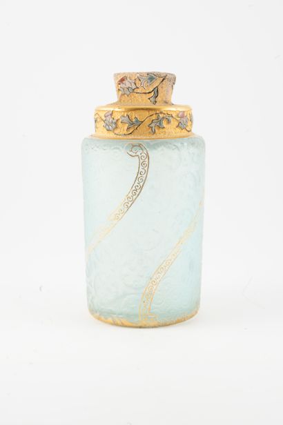 null DAUM, NANCY
Bottle in light blue frosted glass, the barrel with acid-etched...