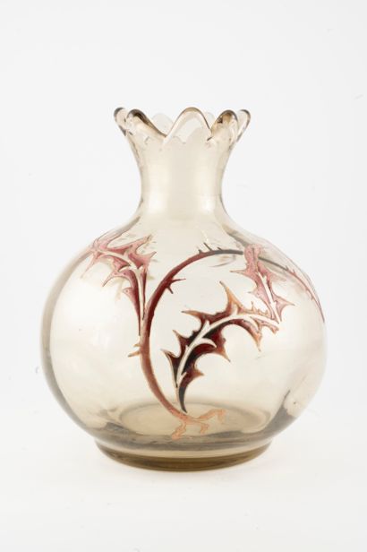 null Emile GALLE (1846-1904)
Lightly smoked crystal vase in the shape of a pomegranate...