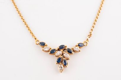 null Necklace in 18k yellow gold with foliage motifs set with 5 diamonds and 7 navette-cut...