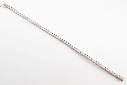 null 18k white gold diamond rivière bracelet set with 58 brilliant-cut diamonds weighing...