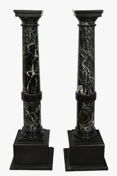 null Beautiful pair of marble columns, the circular shaft in veined sea-green marble,...