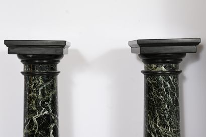 null Beautiful pair of marble columns, the circular shaft in veined sea-green marble,...