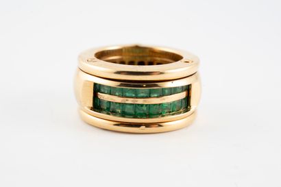 null Ingenious band ring in 18k yellow gold formed by a ring set successively with...