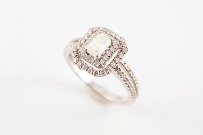 null 18k white gold ring set with a 0.50ct emerald-cut diamond mounted on an octagonal...