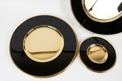 null ANTIQUA ITALIA 
Set comprising 6 dinner plates and 2 bottle coasters in gold-plated...