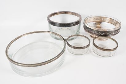 null Set of 5 glass and silver-plated metal bowls.
Diameter: 10 to 24cm. Height:...