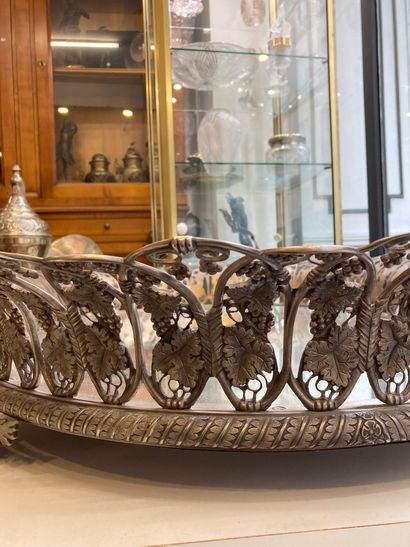 null Superb oval bronze table centerpiece decorated with bunches of grapes and openwork...