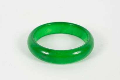 null Tinted jade bracelet. 
Diameter: 7.5cm