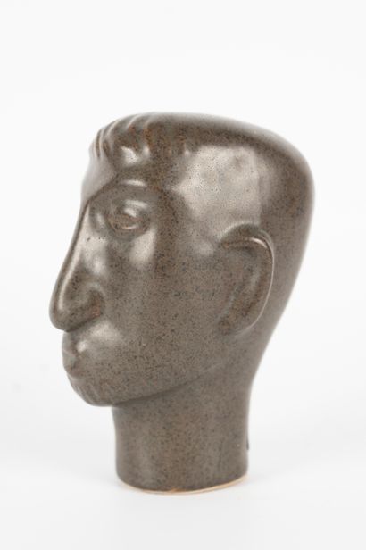 null Åke HOLM (1900-1980)
Face in glazed earthenware.
Signed under the base. 
Height:...