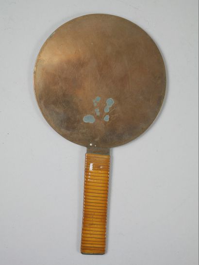 null JAPAN. 
Bronze mirror decorated with flowers and ideograms. Straw-covered handle....