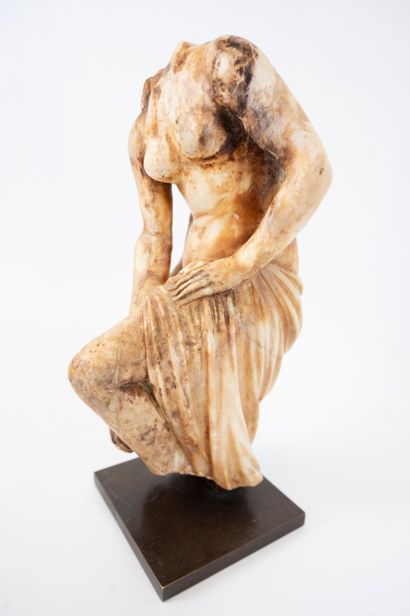 null Sculpted marble subject depicting Aphrodite in the bath, head missing.
Roman...