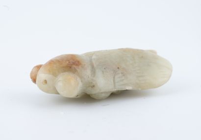 null CHINA, 20th century
Pendant representing a cicada. Celadon jade with rusty patches....