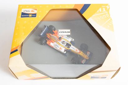 null ING RENAULT F1 TEAM R27 2007
Miniature in its packaging.