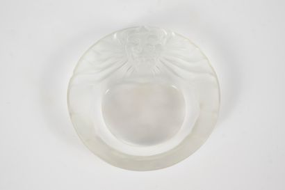 null LALIQUE France, 
Tête de Lion" model 
Semi-frosted colorless crystal ashtray....