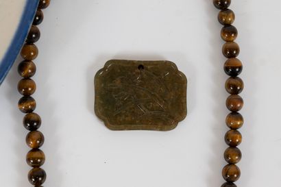 null Lot including : - A rectangular brown jade medallion decorated with reeds, 
-...