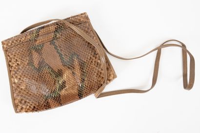 null VALENTINO
Brown leather and snake evening bag.
Length: 20cm
Used condition.