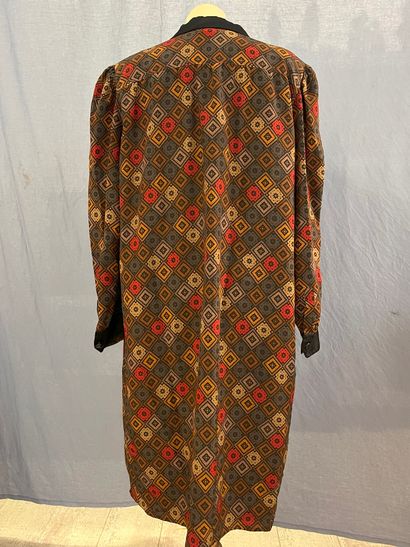 null CELINE, Paris
Long dress in wool and silk with geometric motifs in brown, red...