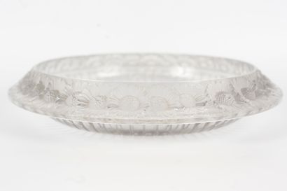 null LALIQUE France
Moulded pressed glass daisy dish. 
Signed under the base. 
Diameter:...