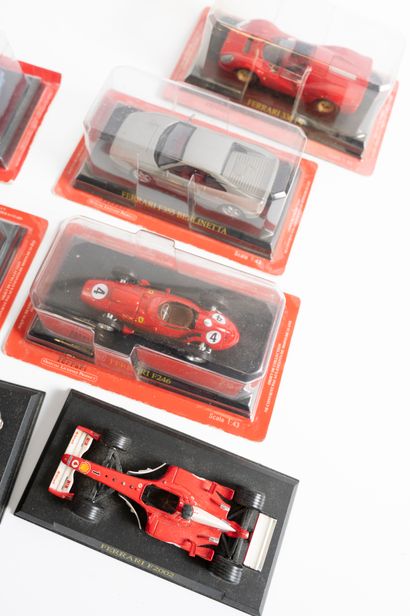 null Lot of 7 collectible miniature cars in their boxes: 
- Ferrari 512 BB, 360 spider,...
