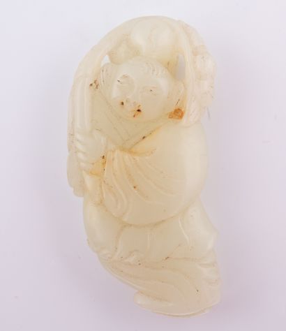 null CHINA, 20th century
Pendant depicting a child under a peach tree branch. White...