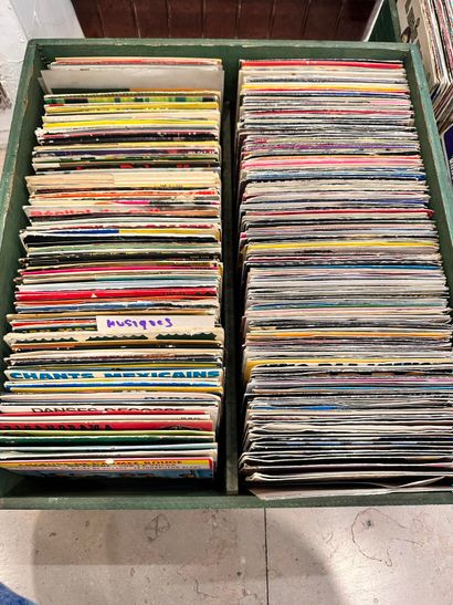 null Lot of approx. 300 45T vinyl records, including : François Valéry, Axel Baeur,...